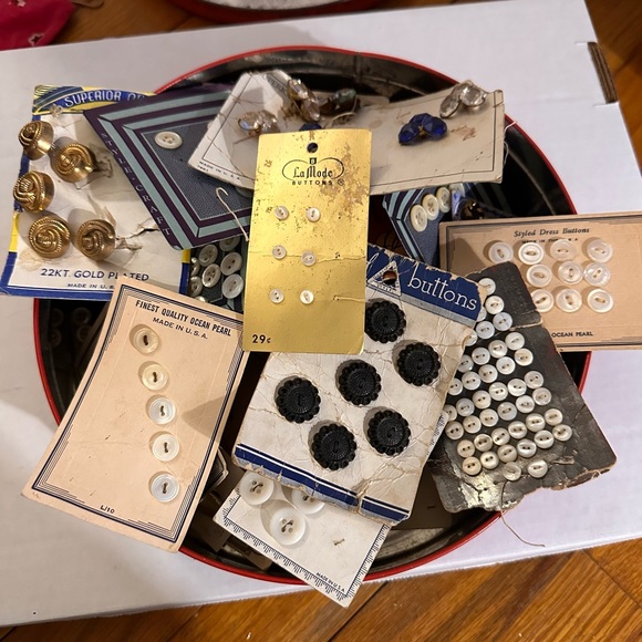 Vintage Buttons and Clasps - Picture 2 of 4
